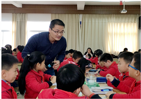 科学动态 地市科学 绍兴市下午,来自柯桥区实验小学的丁建国老师为