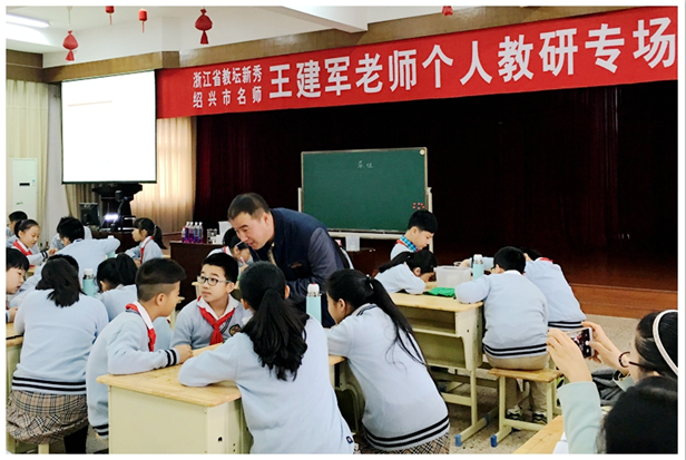 科学动态 地市科学 绍兴市下午,来自柯桥区实验小学的丁建国老师为